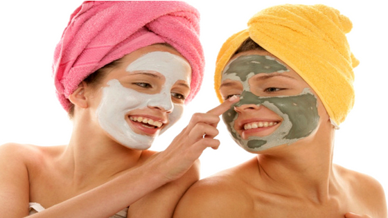 Aroma Scents Naturals - women using bentonite mask
